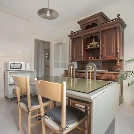 Apartamento Retrovizor *